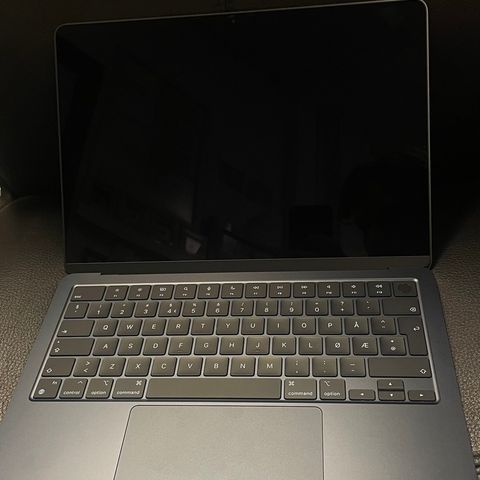 NY 13” Apple MacBook Air M3