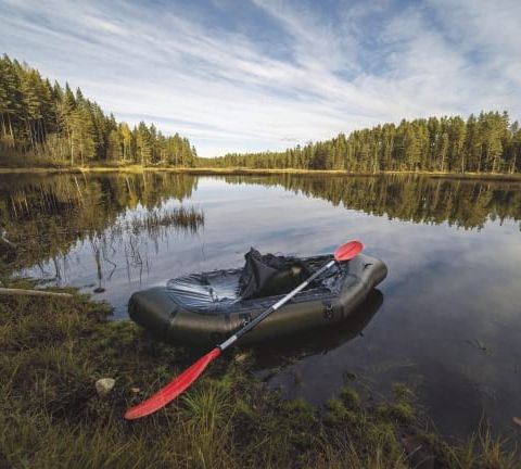 Nærmest ubrukt packraft inkl. padleåre og fiskevest