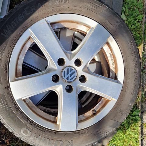 Selger komplette hjul til Volkswagen