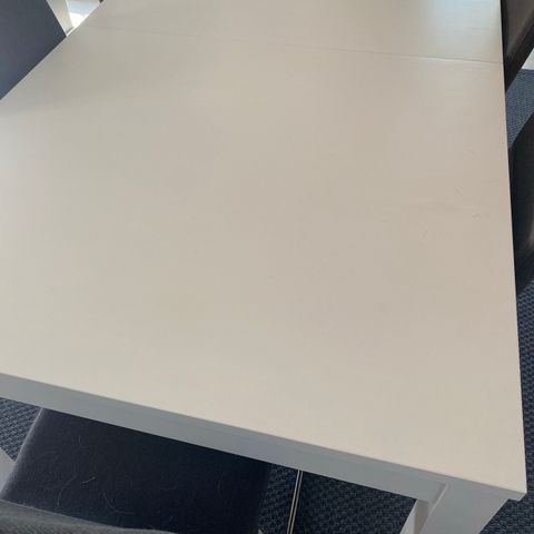Pent brukt IKEA spisebord
