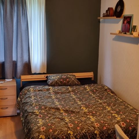 Seng og madrass 140×200 fra IKEA gis bort mot henting