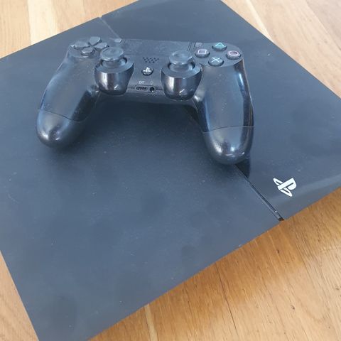 Playstation 4 med 1 fjernkontroll selges