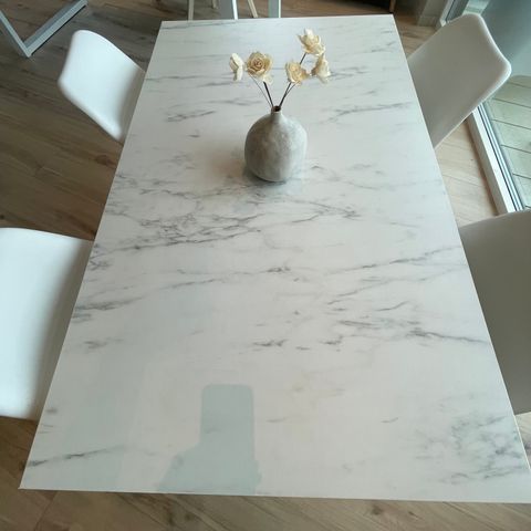 IKEA spisebord med marmor look