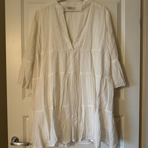 Hvit kjole fra Pigalle