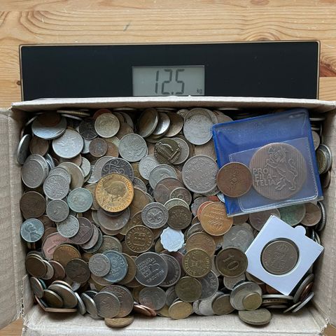 12 kg. utenlandske mynter