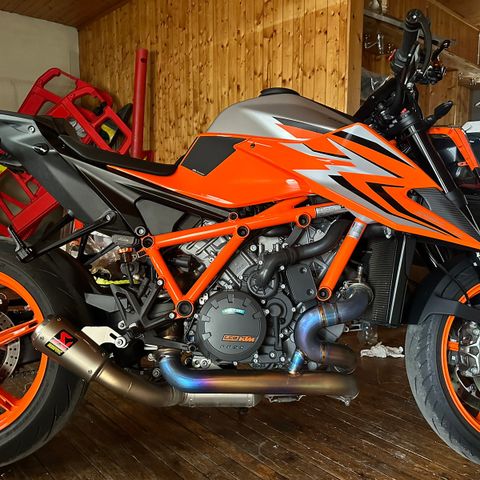 LEIES UT! Ktm superduke 1290 r