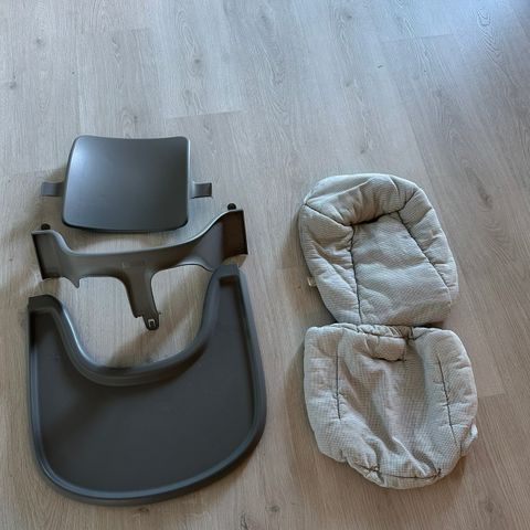 Stokke bord og annet tilbehør