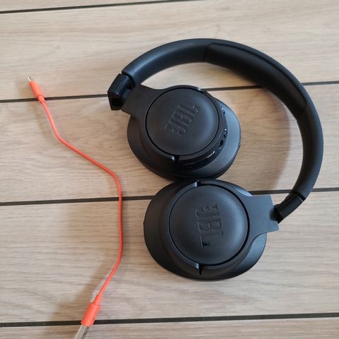 JBL TUNE 760NC