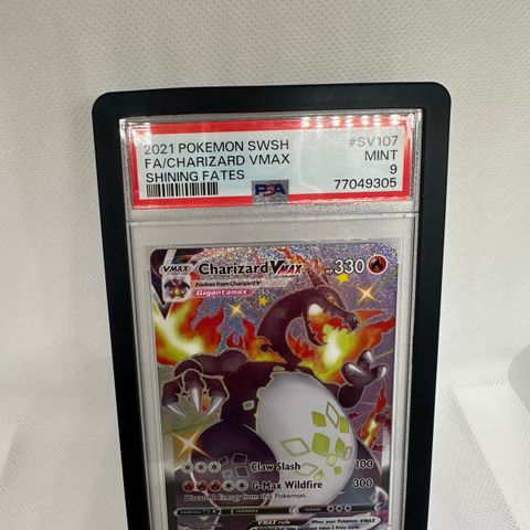 Shiny Charizard VMAX fra Shining Fates - PSA 9