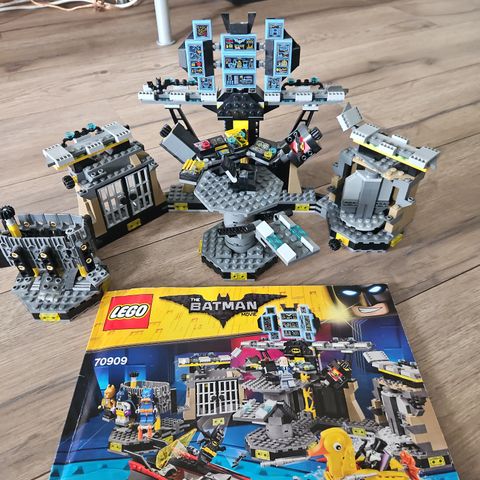 SELGES LEGO BATMAN 70909