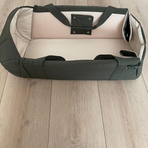 Liewood Amber  babynest/Hardbag mosegrønn