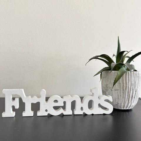«Friends»-skilt selges