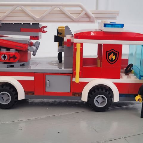 Lego brannstigebil