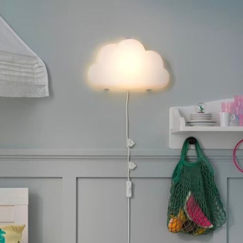 Sky lampe fra IKEA til barnerommet