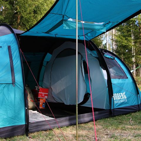 Stort familietelt til campingturen leies ut fra kr 129,- per dag