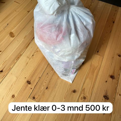 Jente klær