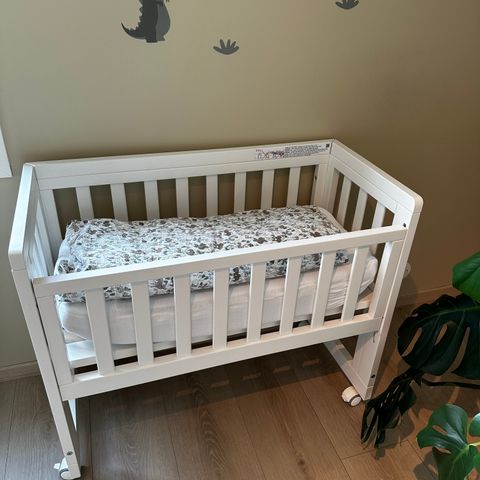 Troll Oslo bedside crib