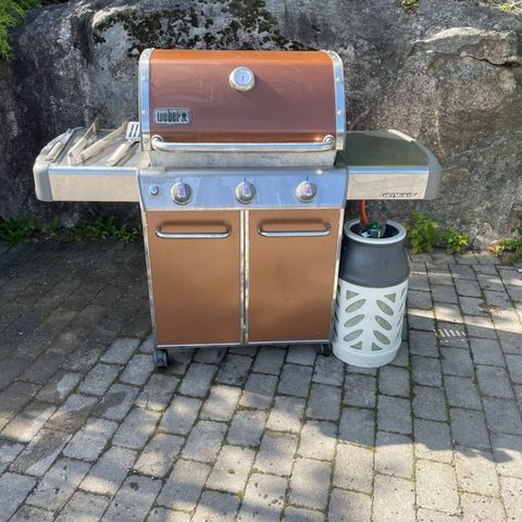 Weber genesis E-310-med trekk og grillutstyr