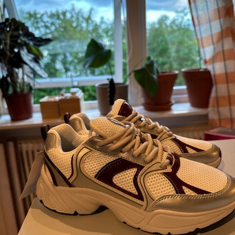 Sneakers fra HM størrelse 39