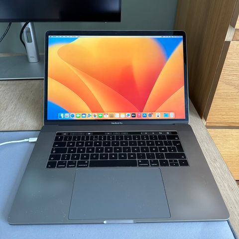 Apple Macbook Pro 15" 2017, 16GB RAM, 500GB SSD