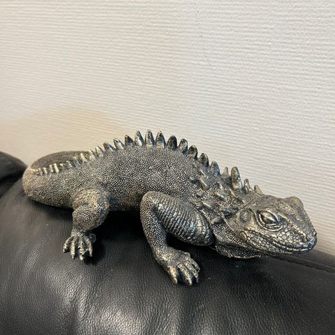 Ønsket kjøpt! Iguana-figur fra Kremmerhuset