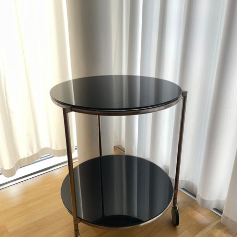 Svart glassbord, sidebord, trillebord, Strind fra Ikea