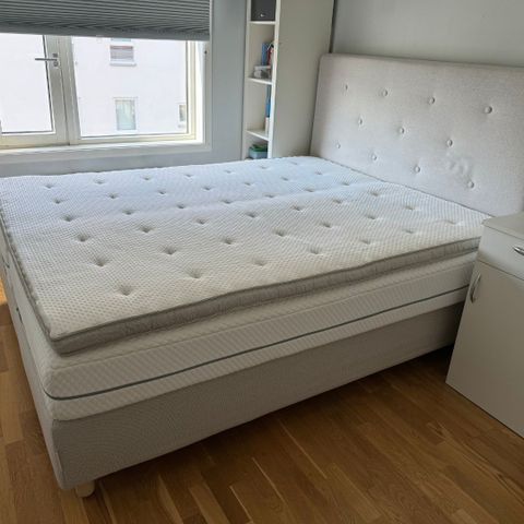 Ikea Evenskjer seng 150x200 med original madrass