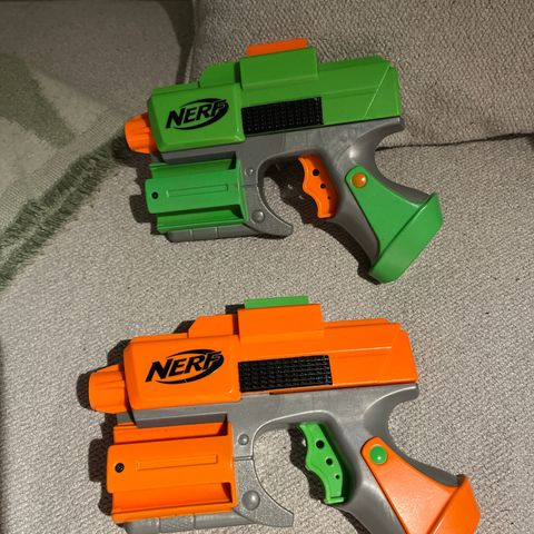 2 NERF pistoler