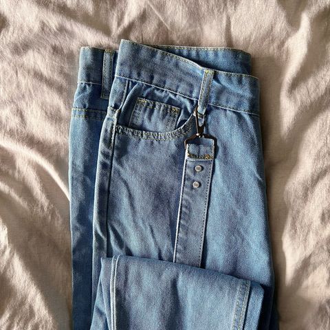 Unique High Waist Ripped Jeans/ Denimbukse (One Of A Kind), str. M