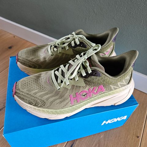 Hoka W Challenger 7