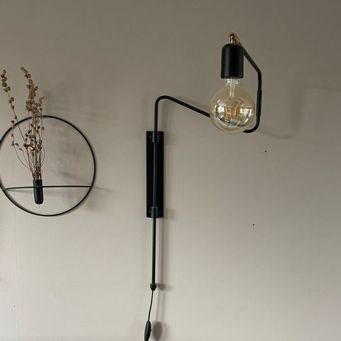 House Doctor Vegglampe Swing Svart 35cm