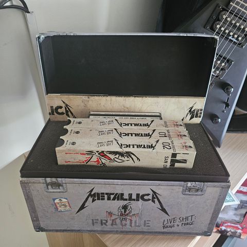 Metallica Live Shit Binge & Purge selges.