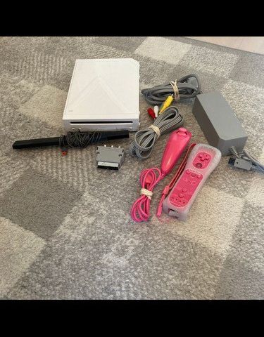 Nintendo Wii med Rosa Kontroll