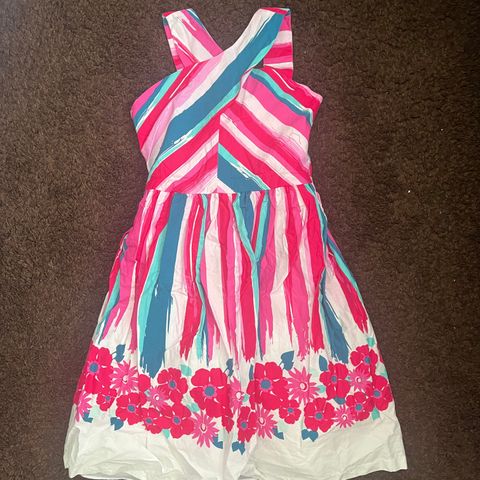 Nydelig sommer kjole fra USA i veldig god stand 12-14år, bare brukt en gang