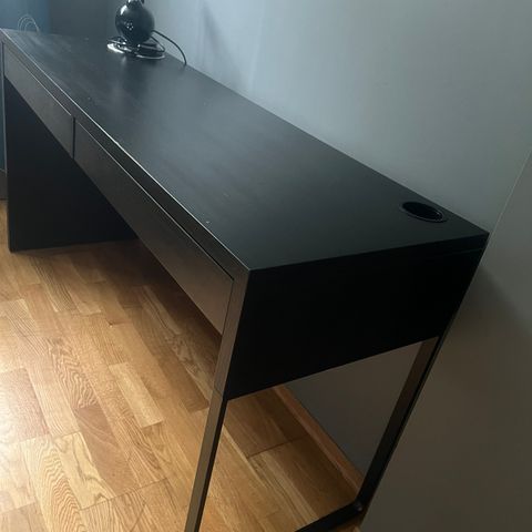 skrivebordet fra IKEA