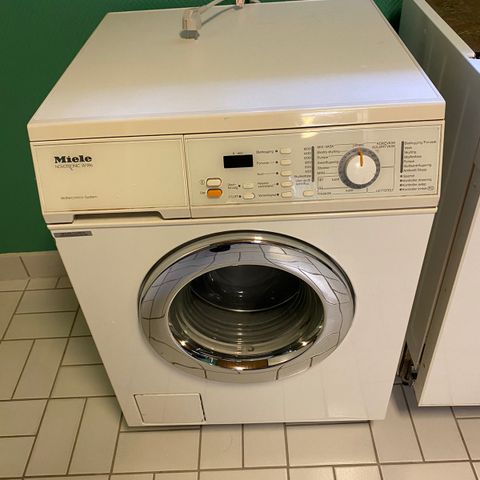 Brukt  Miele vaskemaskin. Novotronic W986. Gis bort