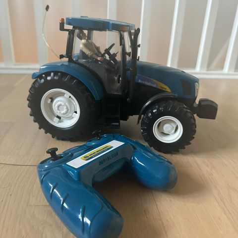 Fjernstyrt New Holland traktor