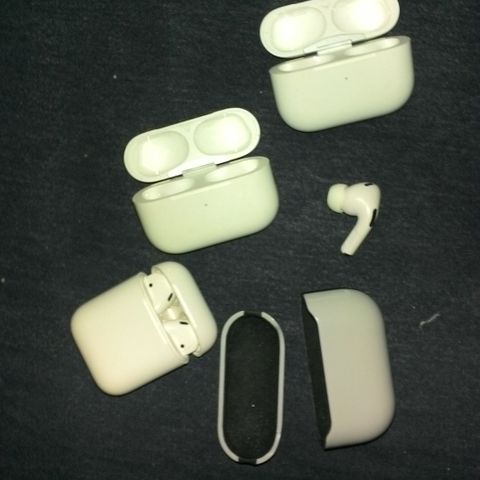 airpods pro 2gen  2 uten propper og en venstre propp