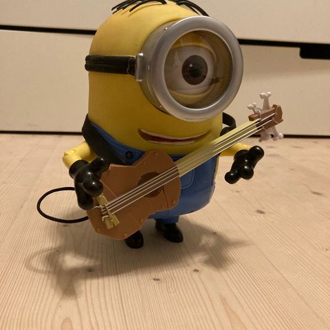 Minions figur, med gitar