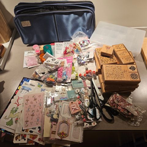 Stor scrapbooking/hobby pakke med oppbevarings bag + skrin