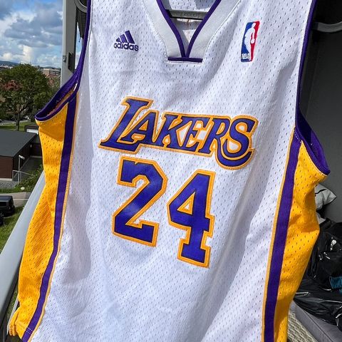 LA Lakers - Kobe Bryant Authentic - Størrelse 14-16 år