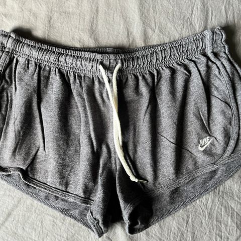 Nike shorts str. L