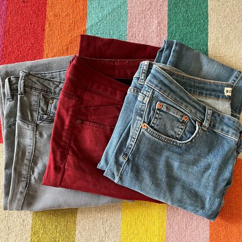 3 pairs of ladies’ jeans: size 42