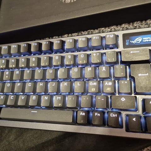 Asus Rog Azoth - TKL Tastatur Med Oled Skjerm