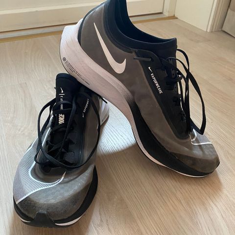 Nike Zoom Fly 3 - strl. 42