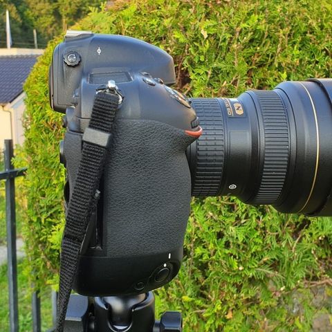 Nikon D4 - knallbra kamera med WT-5 sender og få eksponeringer