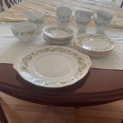 Greenselves duchess bone China  te sett  500kr samlet