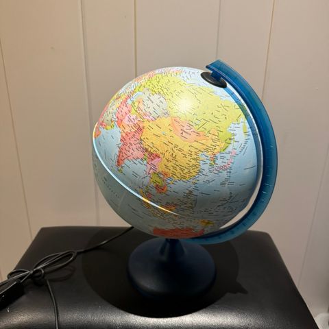 Globus med lys selges