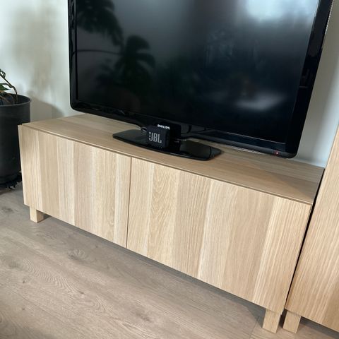 IKEA bestå tvbord med dører