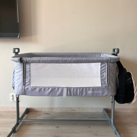 Kinderkraft Bedside Crib, Neste UP, Lys Grå